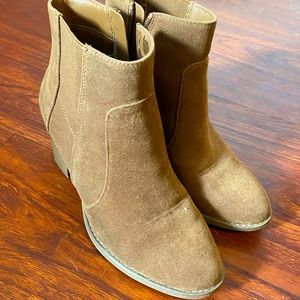 Universal Thread booties